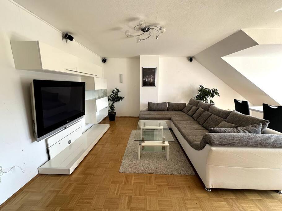 2-Zimmer-Wohnung Mit Balkon & Guter Anbindung In Aschaffenburg Buitenkant foto