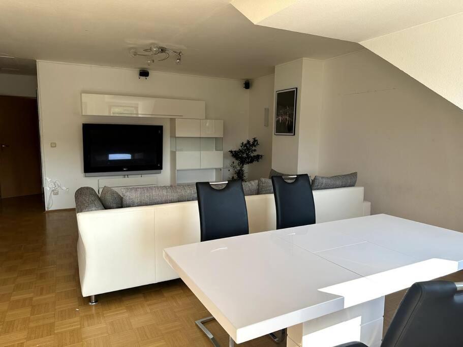 2-Zimmer-Wohnung Mit Balkon & Guter Anbindung In Aschaffenburg Buitenkant foto