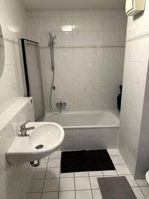 2-Zimmer-Wohnung Mit Balkon & Guter Anbindung In Aschaffenburg Buitenkant foto