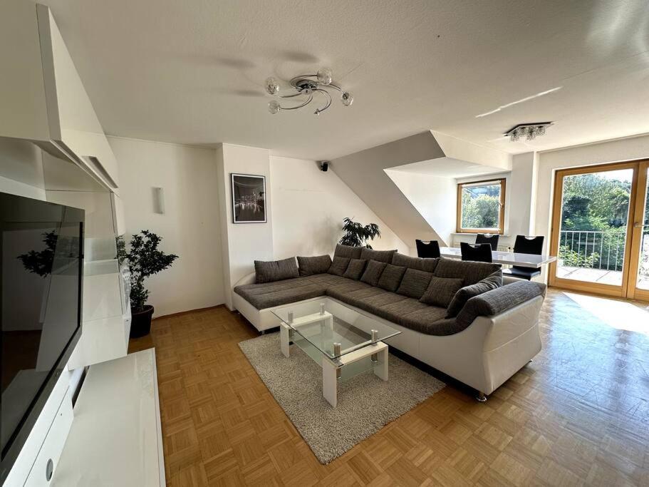2-Zimmer-Wohnung Mit Balkon & Guter Anbindung In Aschaffenburg Buitenkant foto